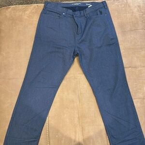 Banana Republic Traveler pants in blue size 38x32
